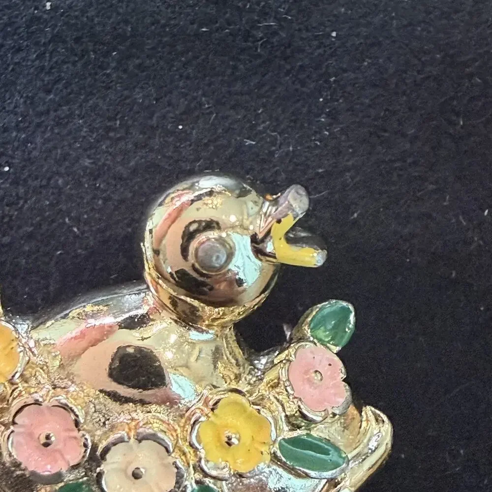 Vintage Chick Bird Hen Enamel Brooch Pin In Nest Egg Flowers Gold Tone